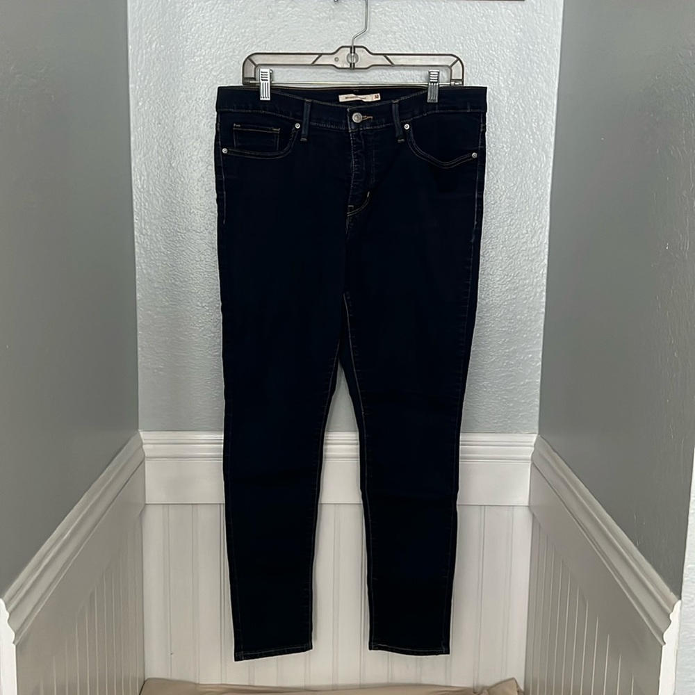 Levi’s 311 Shaping Skinny a size 32